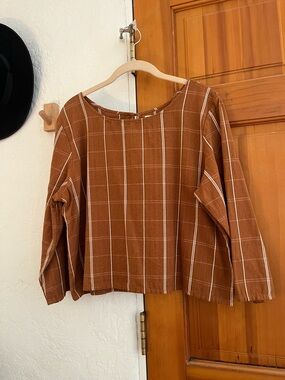 Linen Cropped Windowpane Plaid Top in Cognac